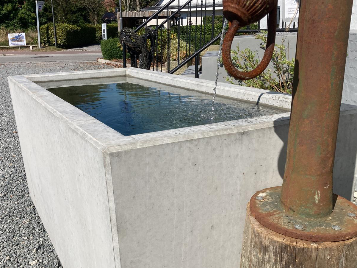 DEFEBA - Brunnen aus Beton
